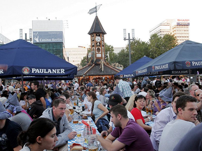 Oktoberfest on Alexanderplatz 2025