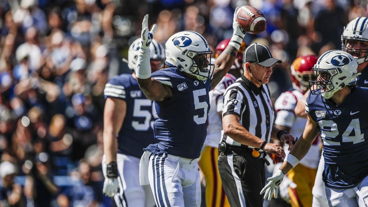 Parking USC Trojans at BYU Cougars Mens Volleyball