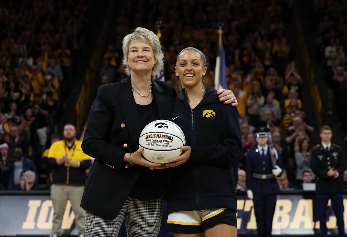 Iowa Hawkeyes at Ohio State Buckeyes Womens Volleyball