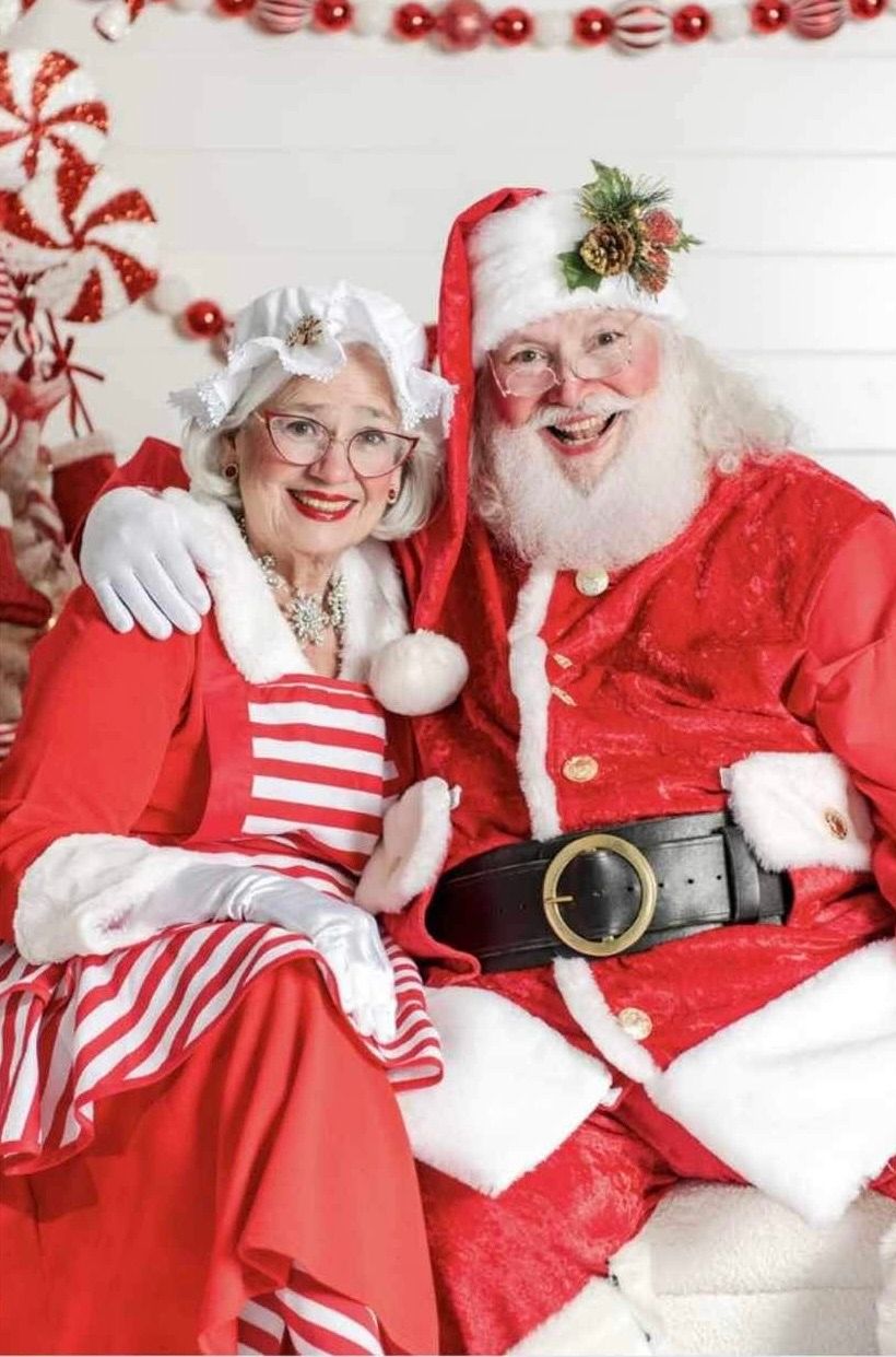 Pictures with Santa & Mrs. Claus