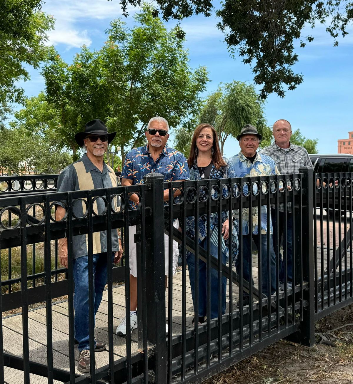 Friday Night Music at Broken Earth Winery