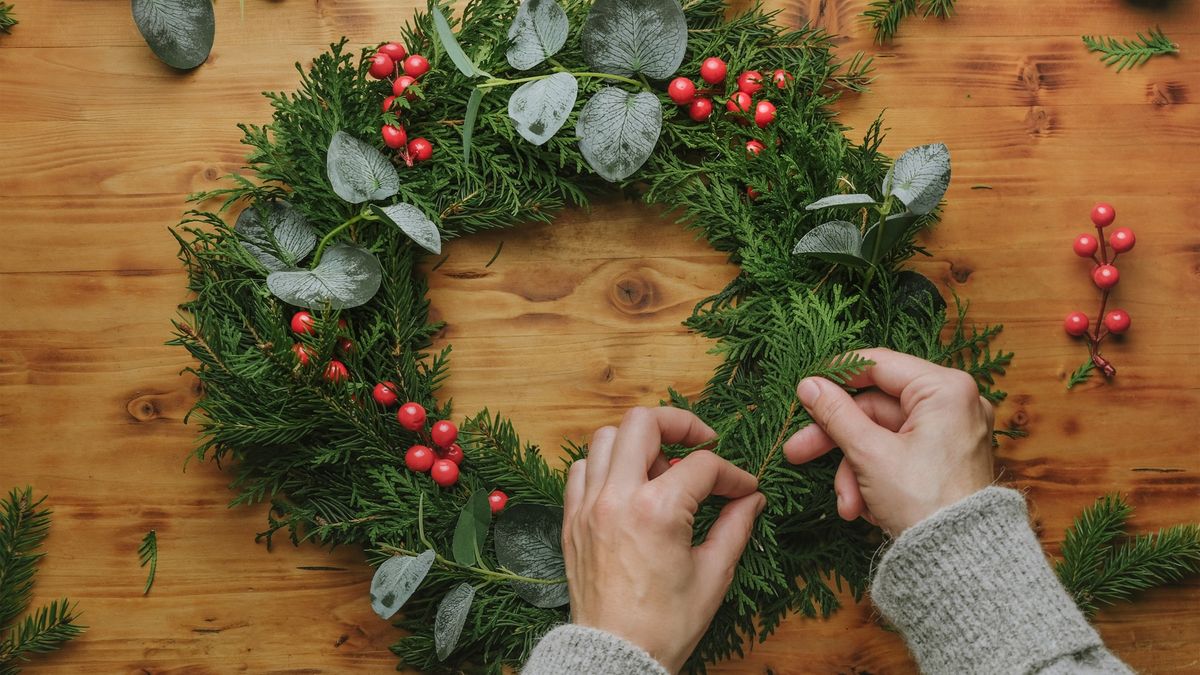 Decorate a Wreath 