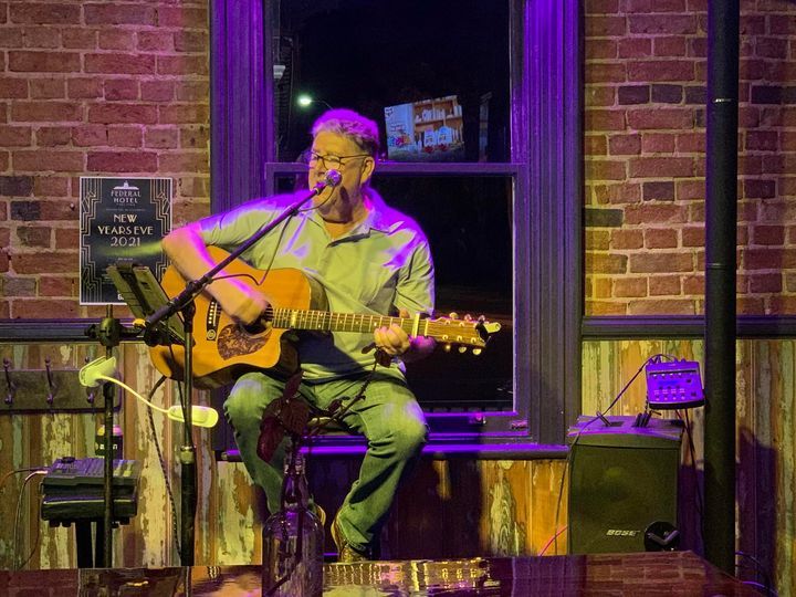 Gary Mannion live in the front bar