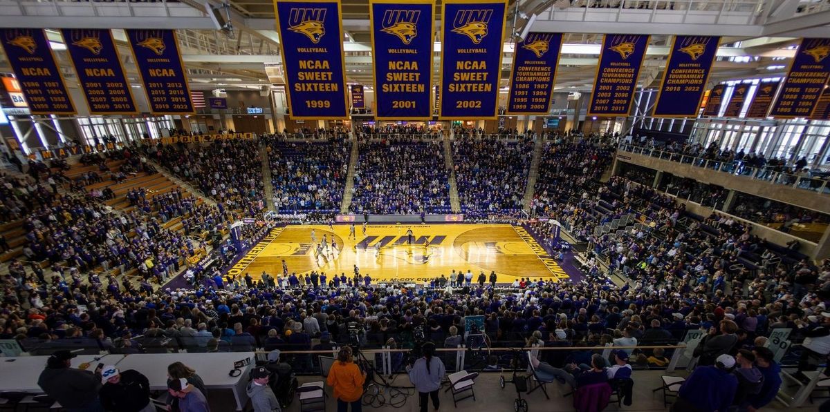 Parking Northern Iowa Panthers at SMU Mustangs Womens Volleyball