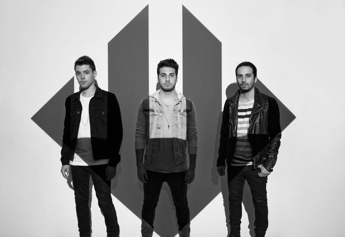 Cash Cash (18+)