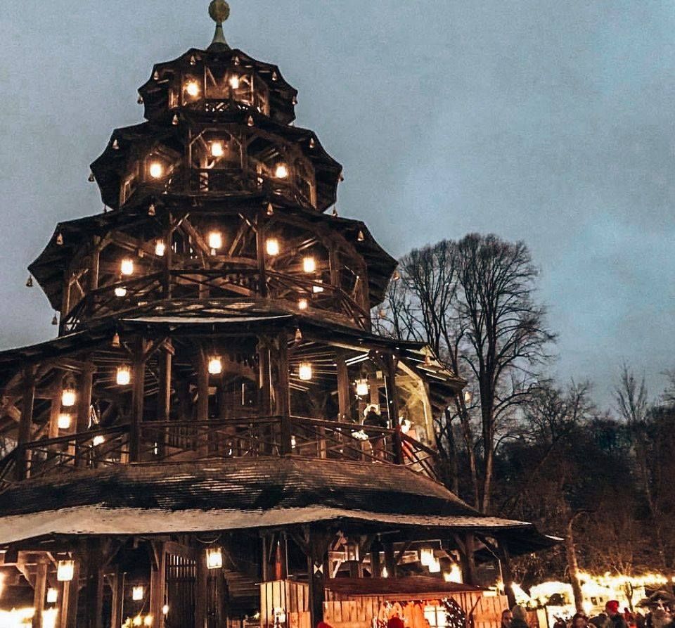 Weihnachtsmarkt am Chinesischen Turm 2024