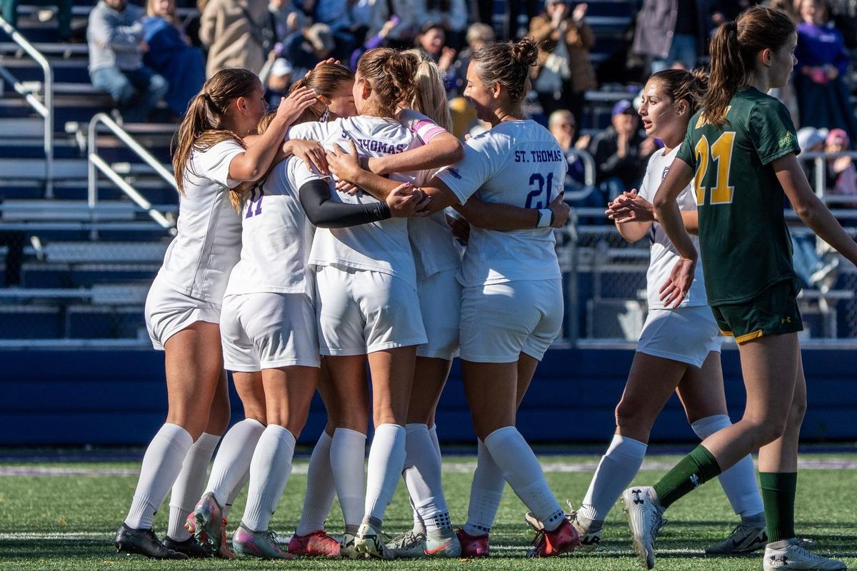 Parking North Dakota Fighting Hawks at Denver Pioneers Womens Basketball