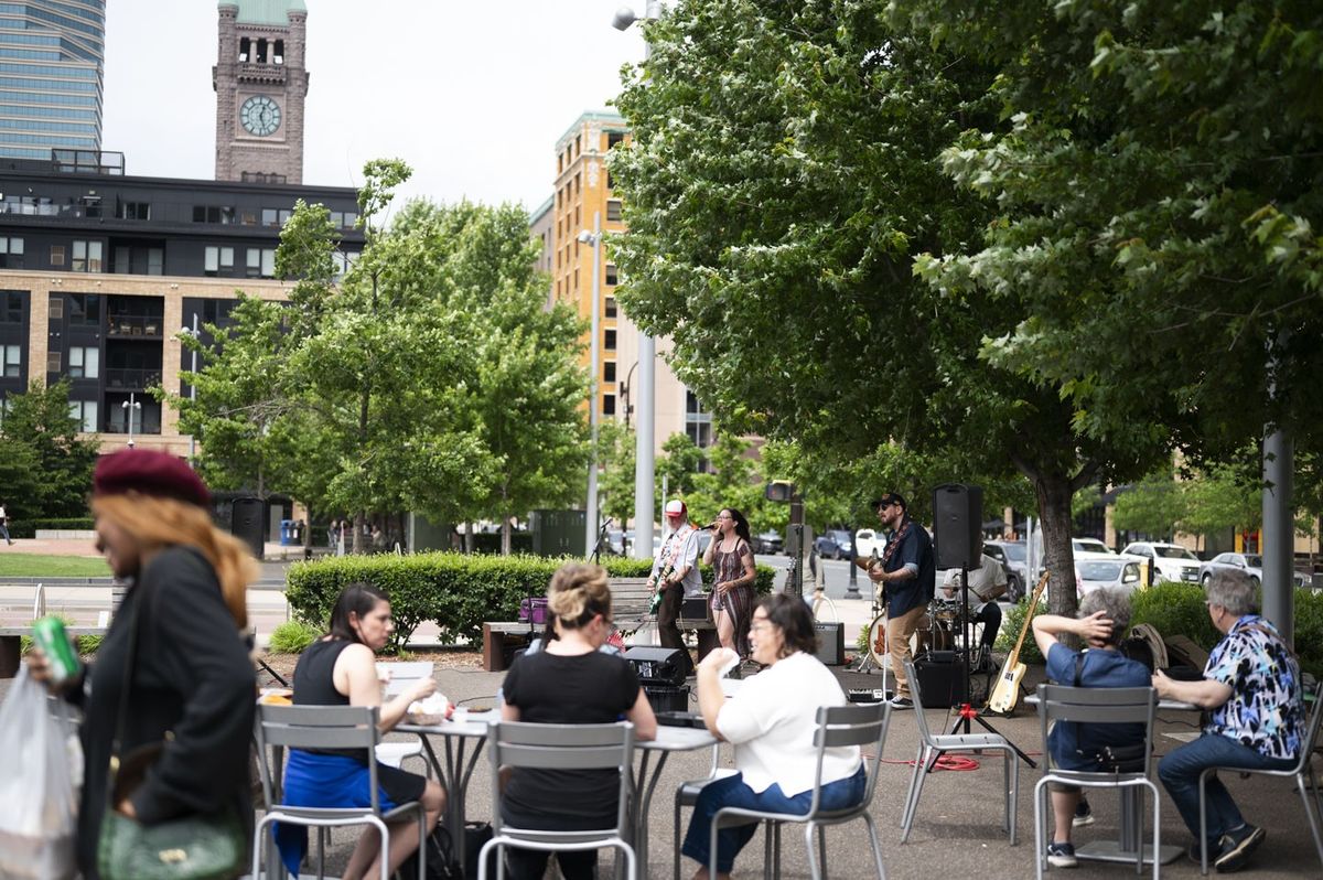 Lunchtime Concerts in The Commons: Eb & Barb