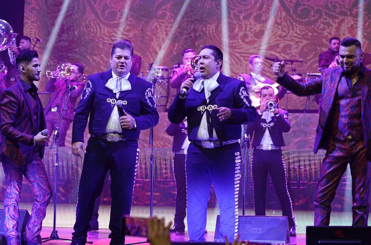 Banda El Recodo with Mariachi Extravaganza