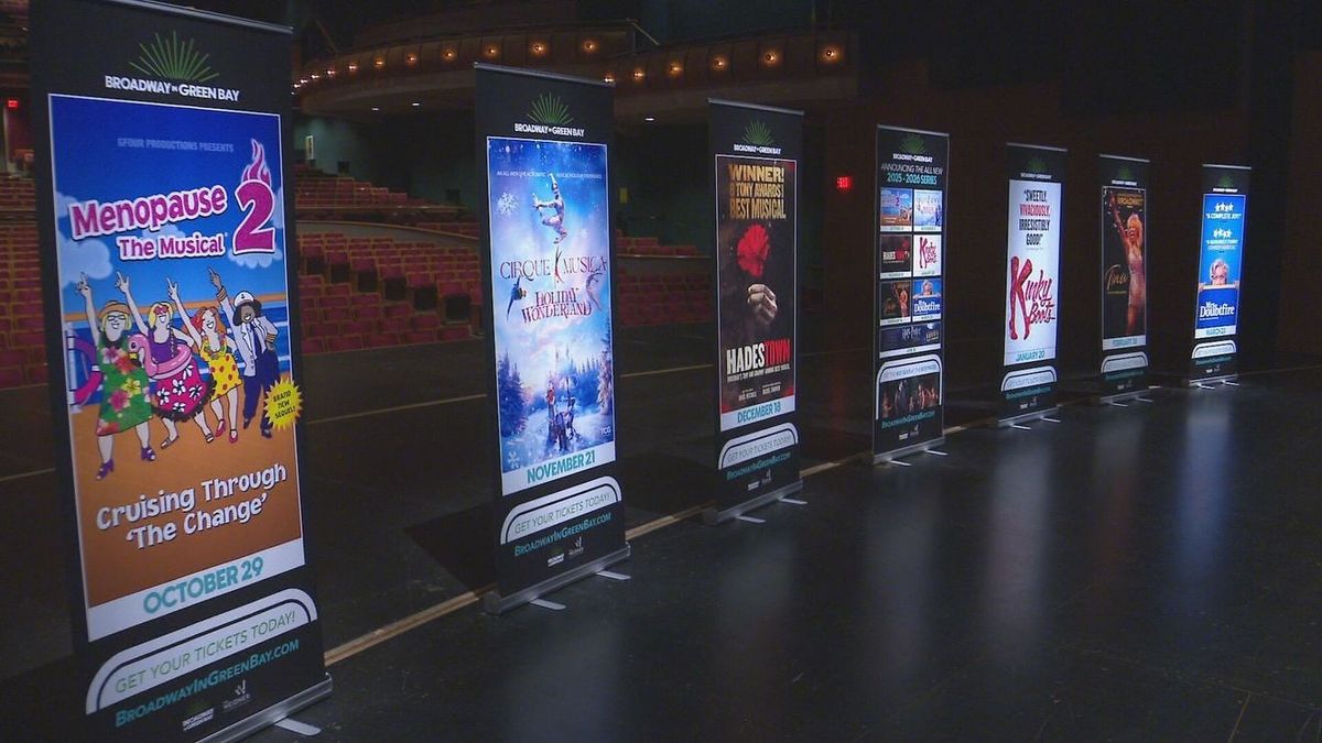 Cirque Musica Holiday Wonderland - Green Bay