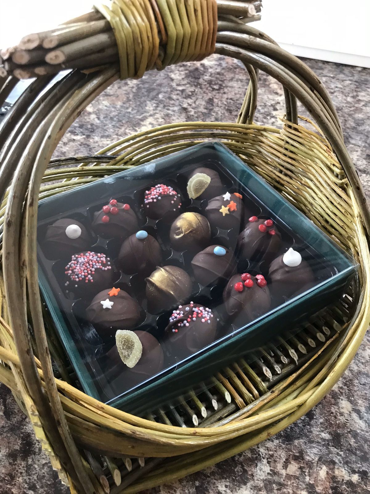 The Zarzo Basket & Chocolate Truffles