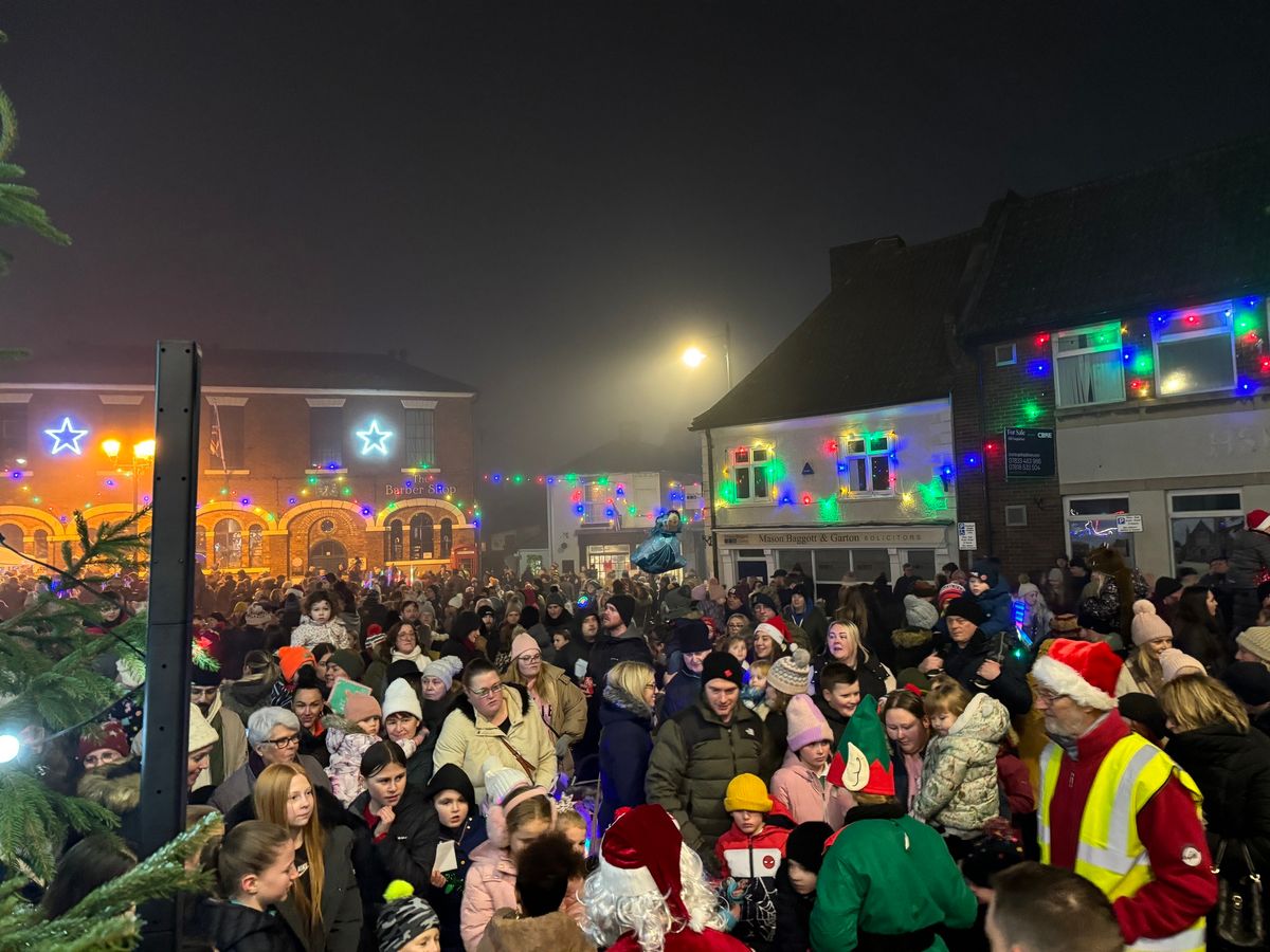 Epworth Christmas lights switch on 2024