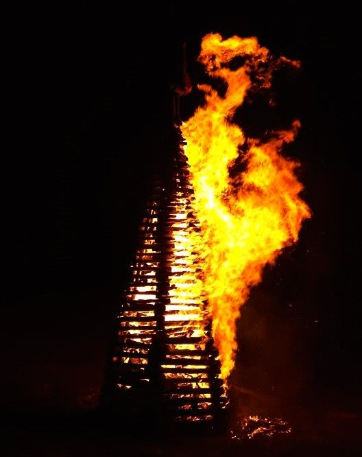 Traditionelles Funkenabbrennen der Funkenzunft "Albrich\u00b4s Hof"