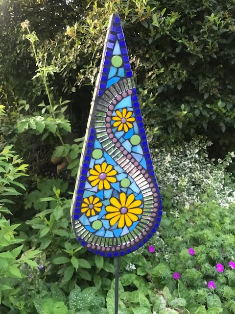 Make a weatherproof approx. 20 x 35cms mosaic garden shard with Claire Hart on 17th October, 2024