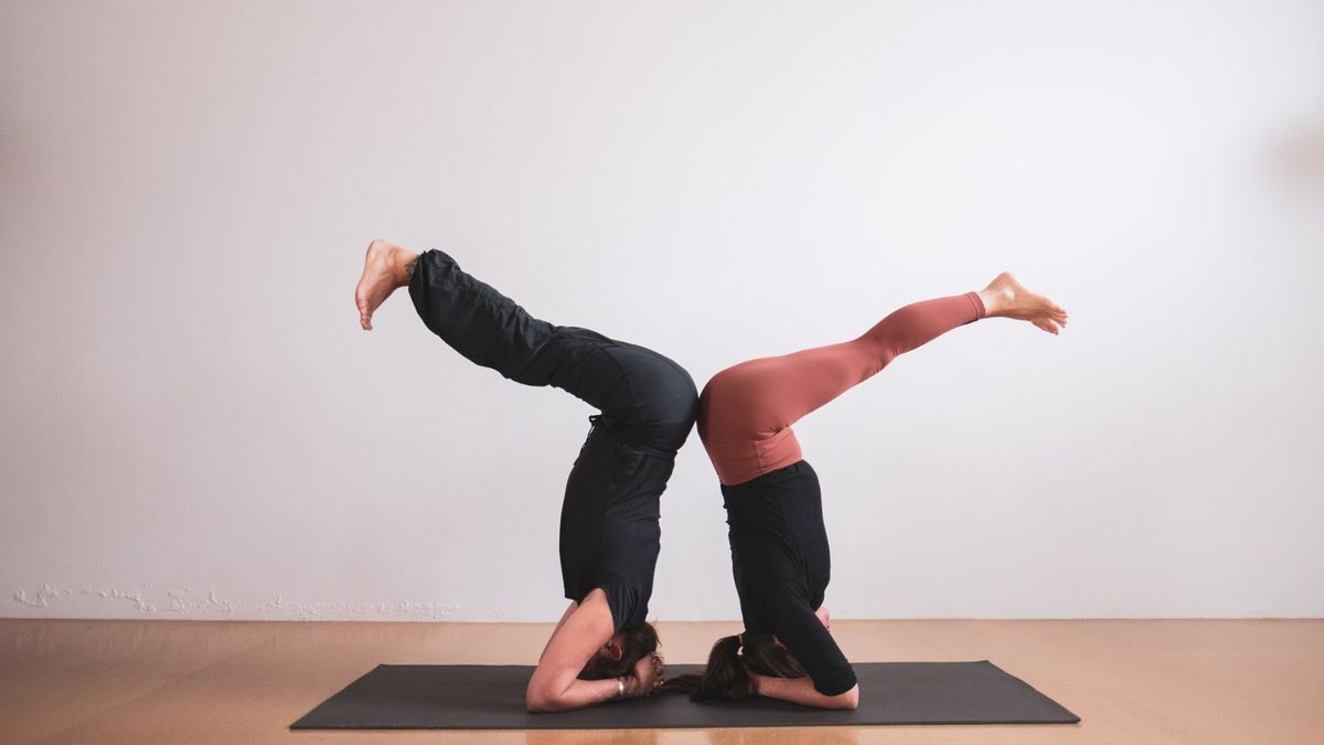 HEADSTAND PREP WORKSHOP WITH JANE