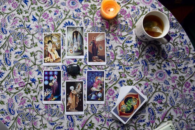 Tarot & Tea (March 2025) \/ Tarot & Th\u00e9 (Mars 2025)