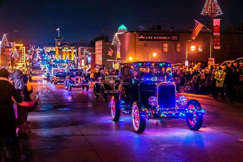 VISIT Lake Geneva 49th Annual Electric Christmas Parade