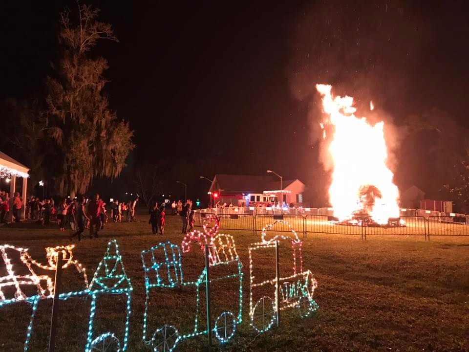 Los Islenos Christmas and Bonfire