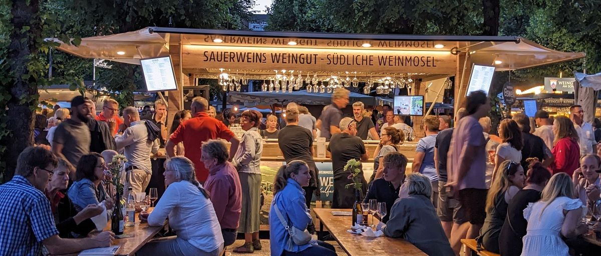 SAUERWEINs auf dem Traditionsfest und Weingarten Sp\u00e4th'sche Baumschulen in Berlin