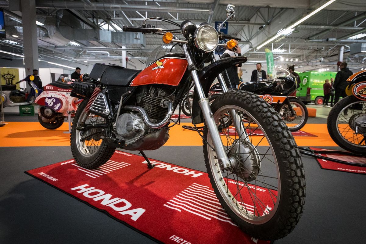 Szkolenie z obs\u0142ugi motocykli klasycznych z lat 70\u2019 80\u2019 90\u2019 dla os\u00f3b pocz\u0105tkuj\u0105cych.