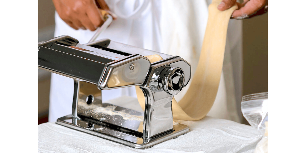 Make Italian Pasta With Chef Luna at a Trendy Local Tavern - Pasta Making Cooking Class in Las Vegas | Classpop!\u2122