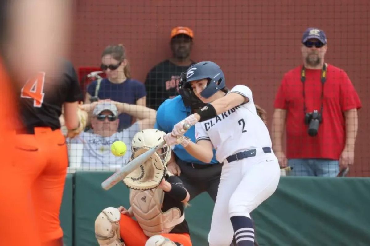 Clarion Golden Eagles vs. IUP Crimson Hawks