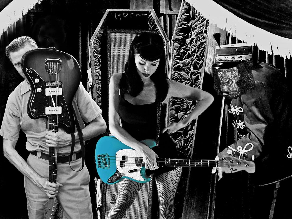 Messer Chups at The EARL