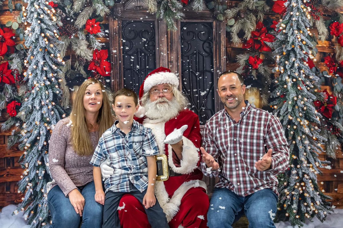 *FREE* Holiday photos with Santa!!!