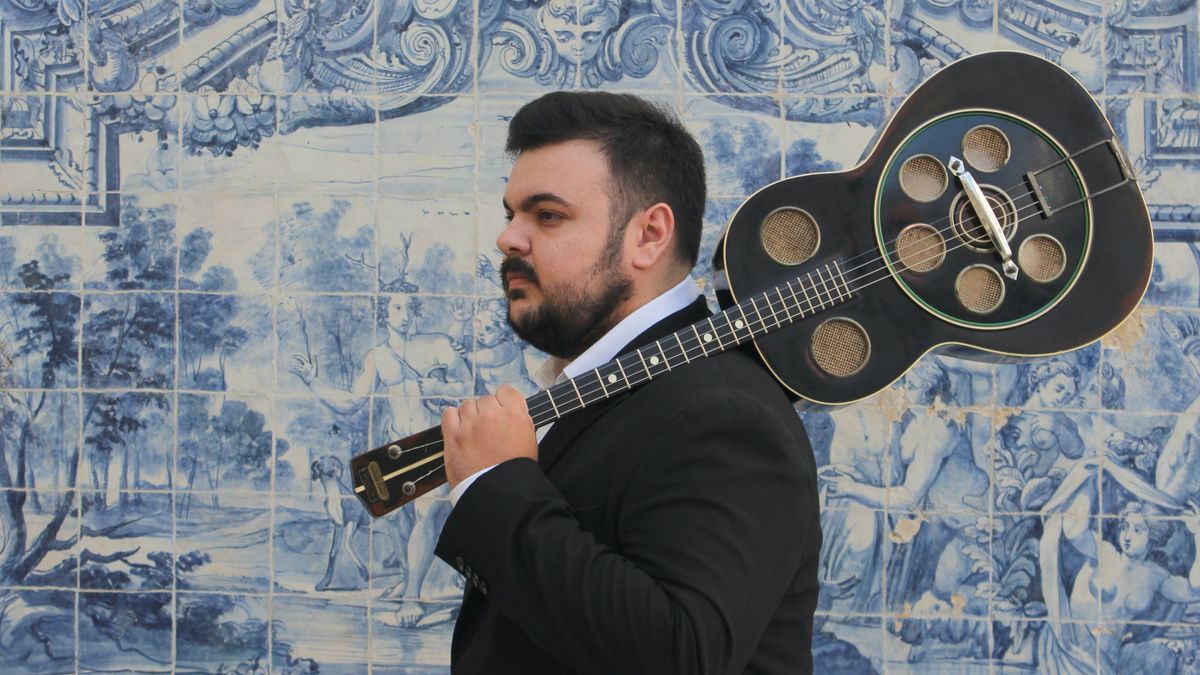 FERNANDO DALCIN - A GUITARRA TENOR BRASILEIRA - 100 ANOS DE HIST\u00d3RIA