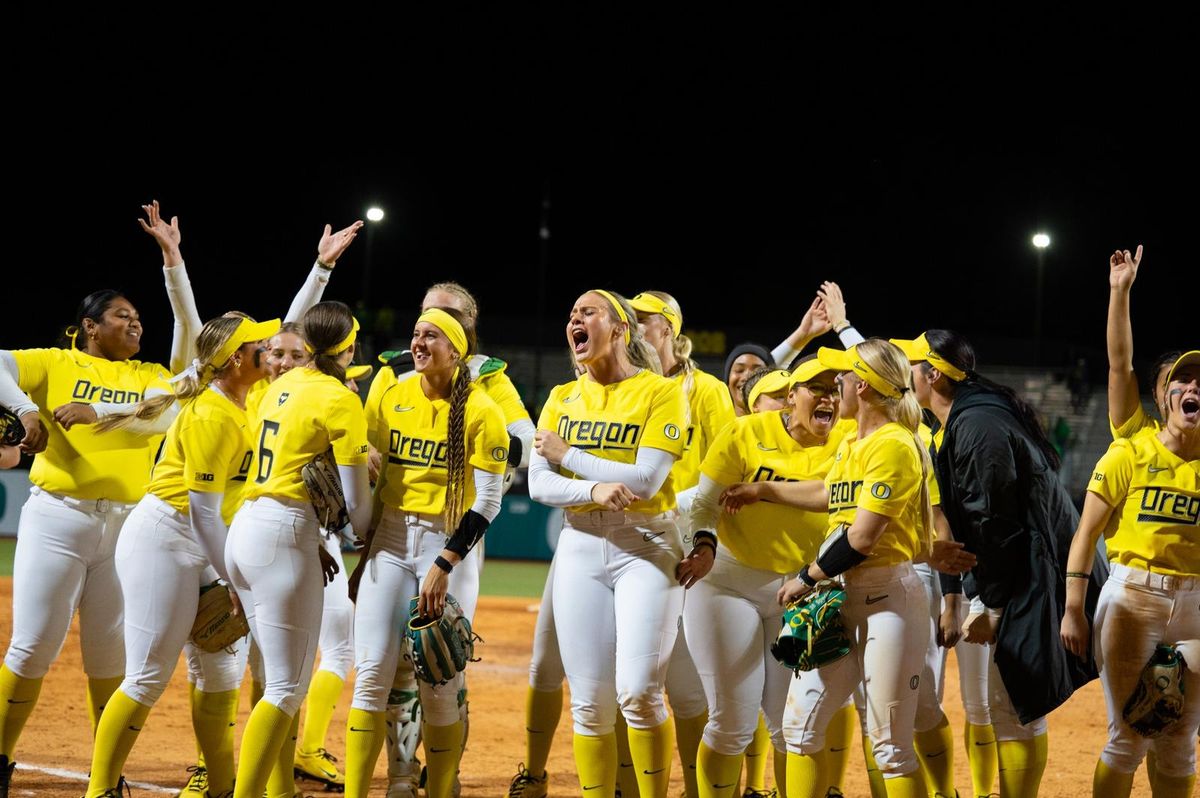 Parking Oregon Ducks at Nebraska Cornhuskers Womens Volleyball