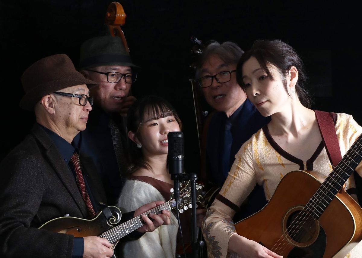 3\/30 Lucky Charm String Band at \u897f\u5bae\u30c0\u30fc\u30c8\u30de\u30b9\u30af\u30e9\u30d6