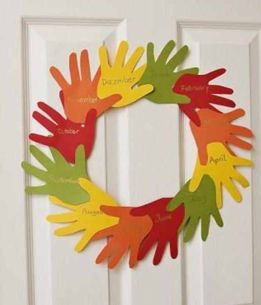 Kiddos craft class. Hand print fall wreath.