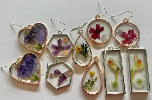 Resin & Floral Jewelry Class