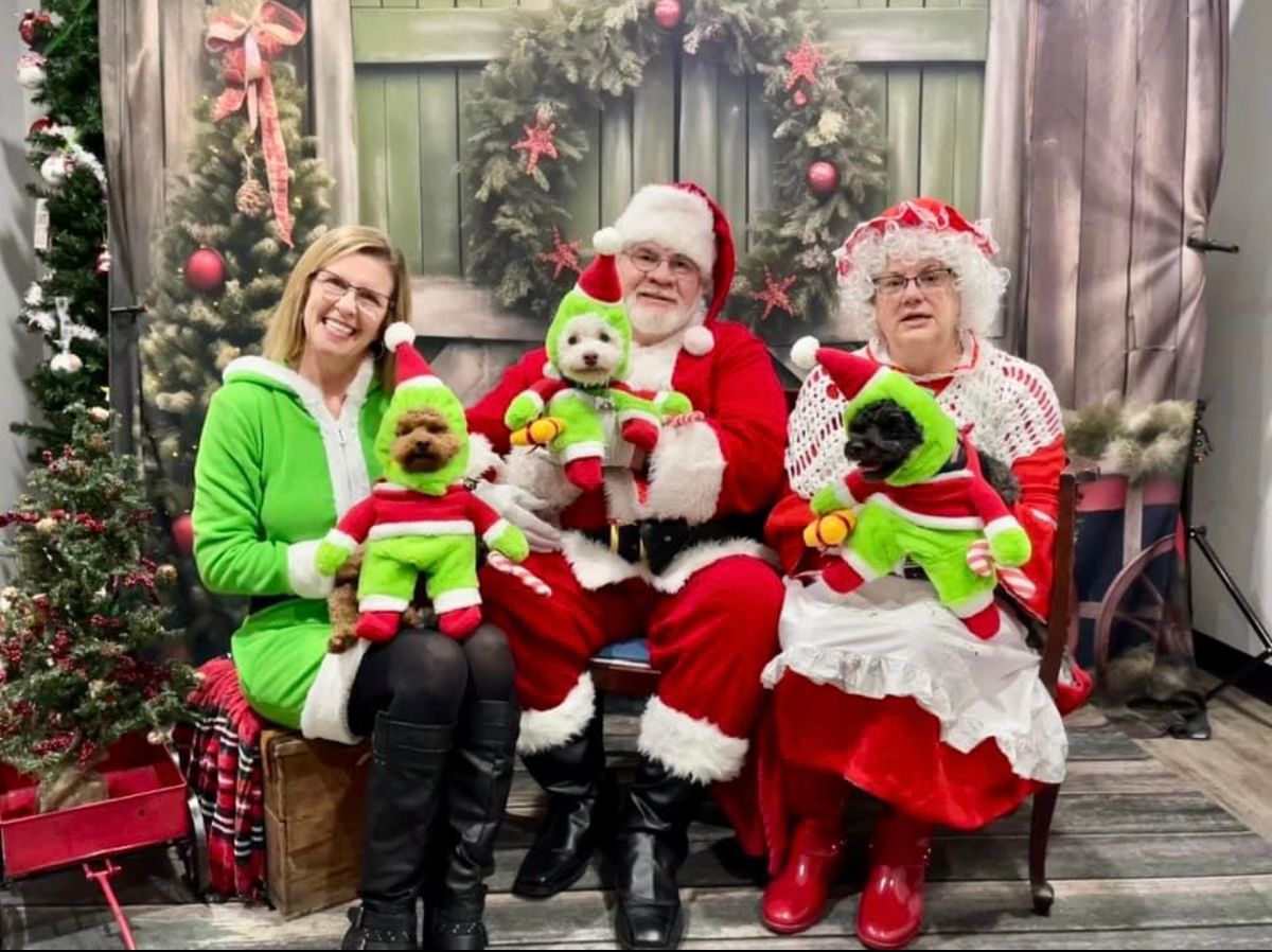 Pictures with Santa & Mrs Claus