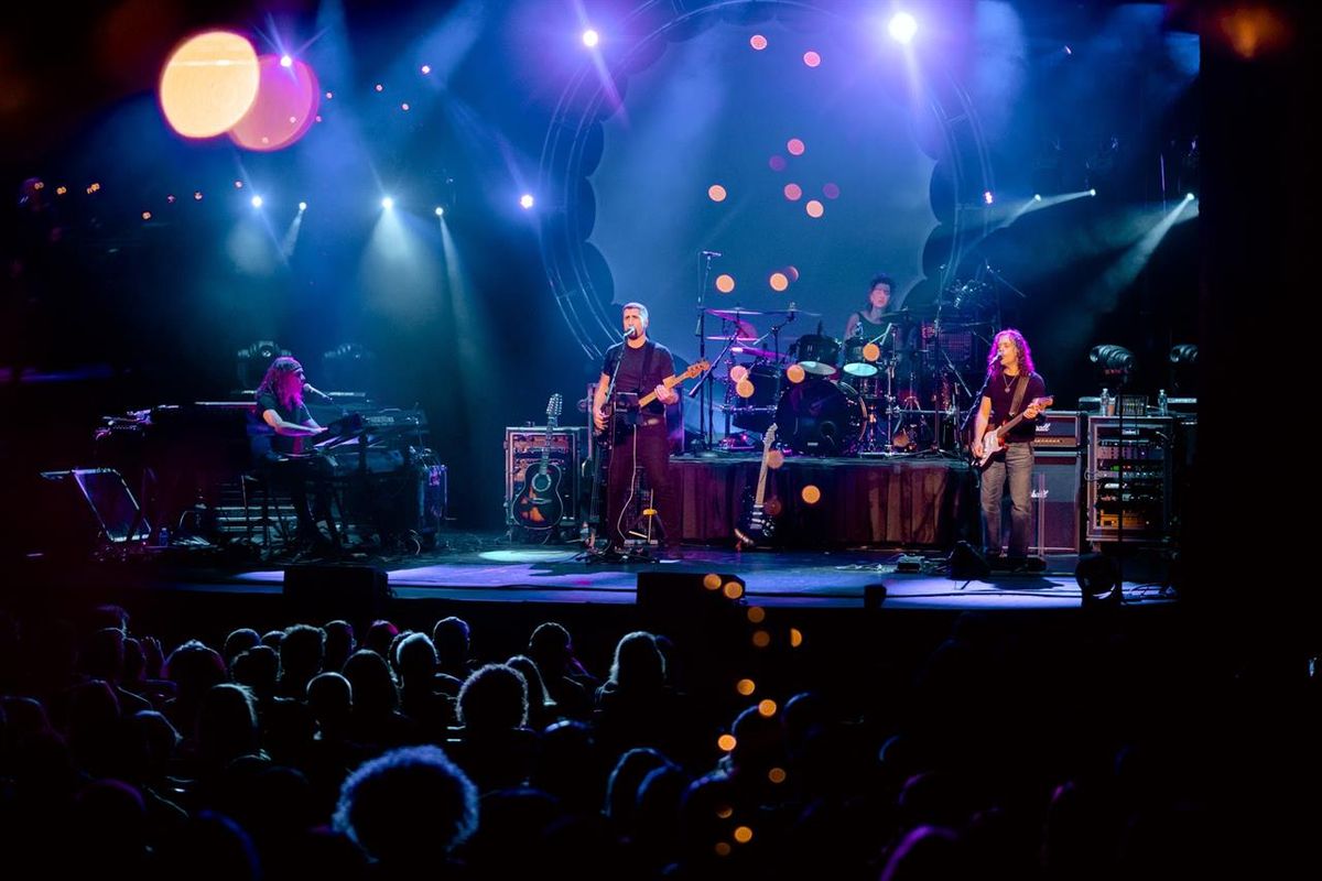 The Machine performs Pink Floyd