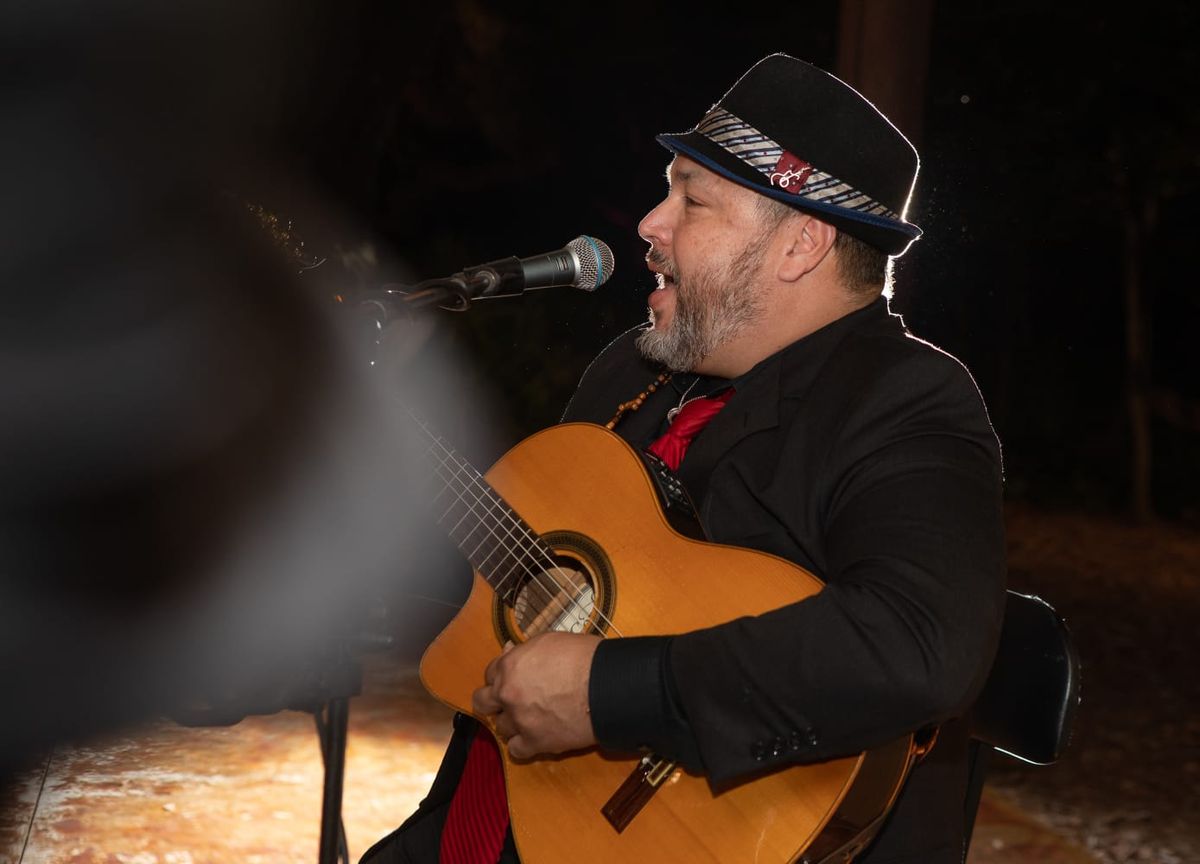 Luis Lefty Guitar at VINIA Wine and Kitchen Winter Park