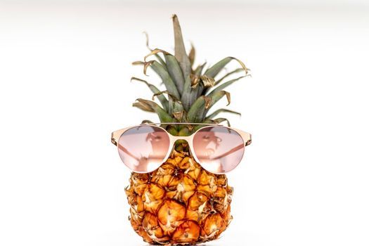 Tiki Escape feat. 5\u20ac Pina Colada