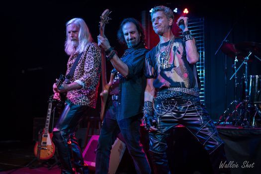 Vidol Idol & Bonfire at the Garages Satellite Pub