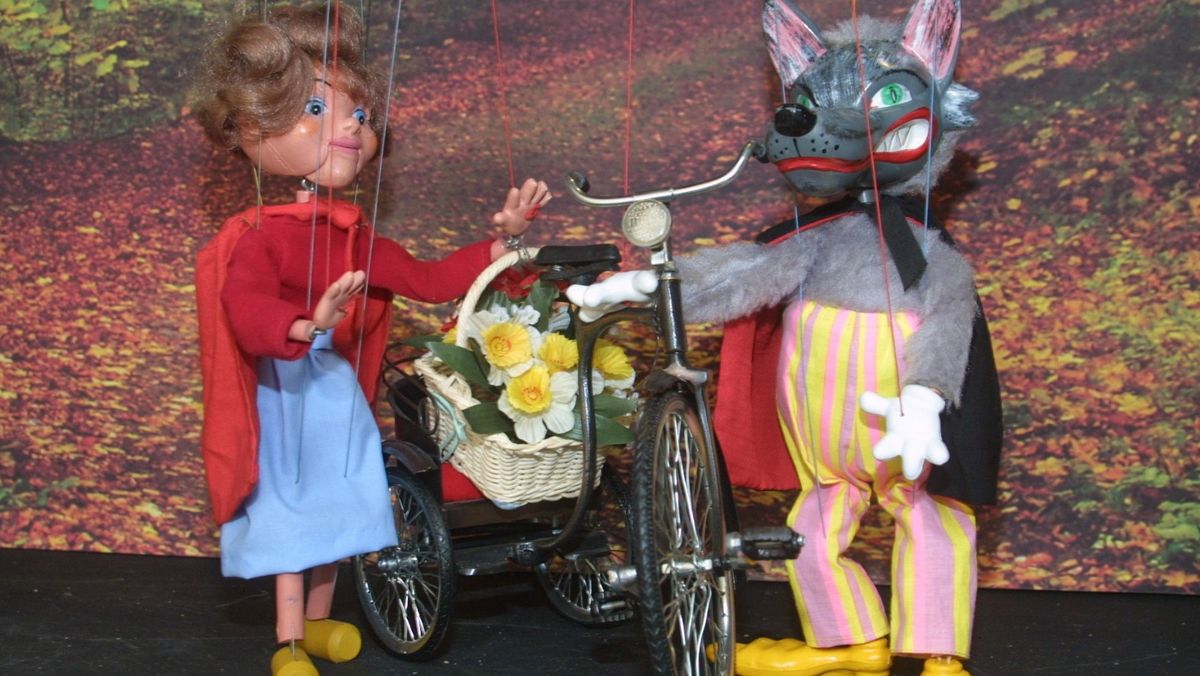 Little Red Riding Hood Puppet Theatre