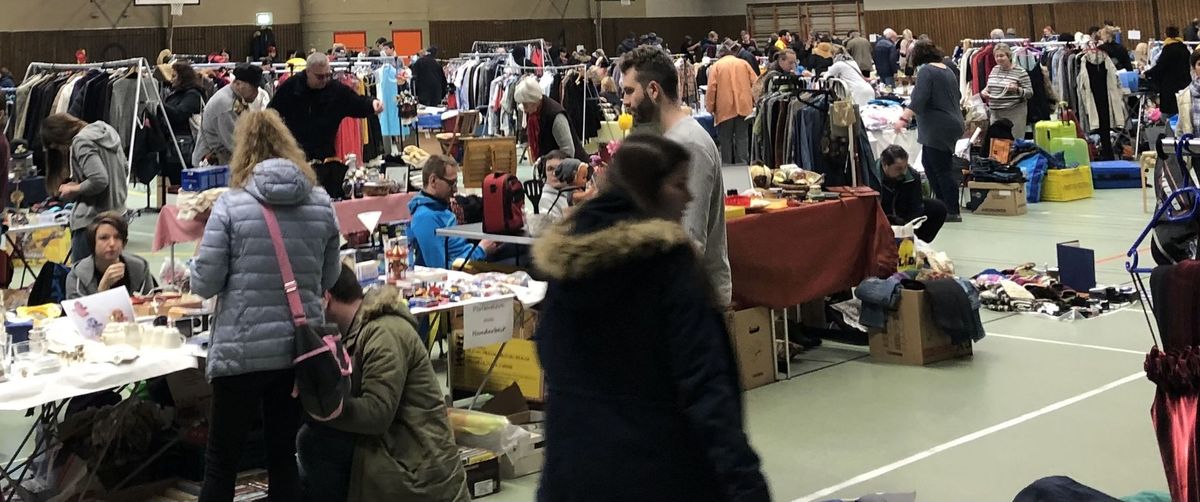 Grosser Hallen-FLOHMARKT in der Mehrzweckhalle (Sporthalle) in Karlsruhe-Rintheim