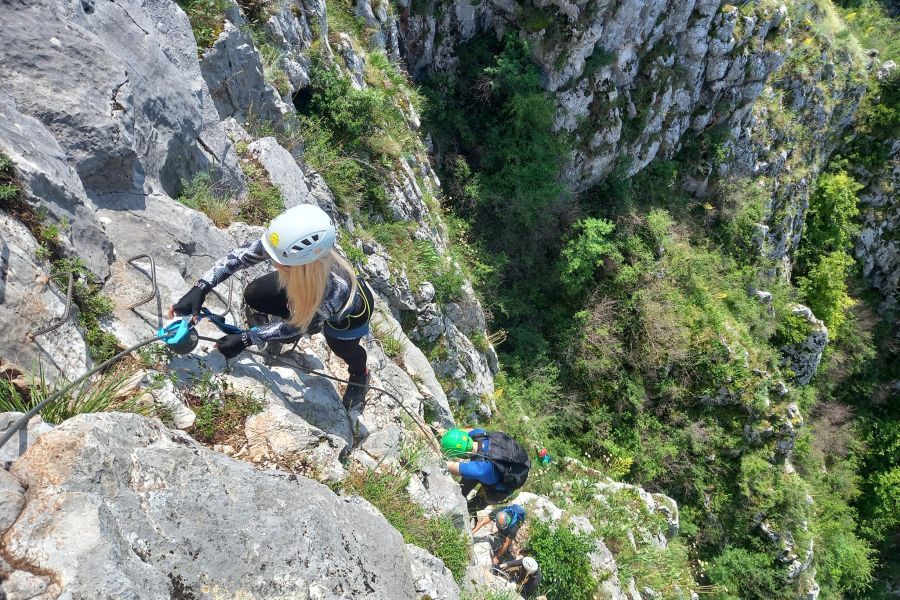 Via ferrata pentru \u00eencep\u0103tori, la Vadu Cri\u0219ului