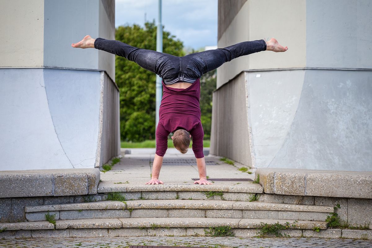 Kurz stojek \/ Handstands