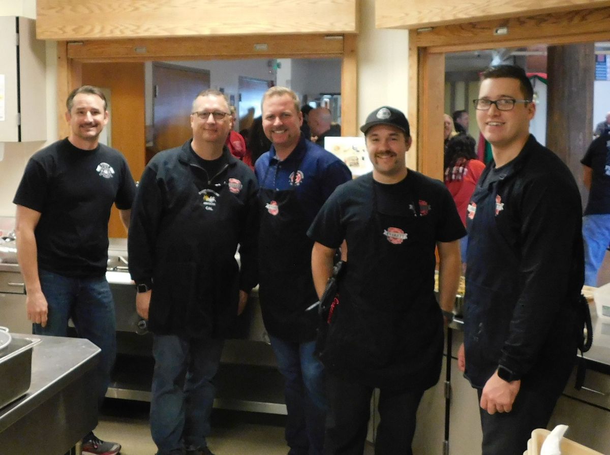 Everett Firefighters Association Thanksgiving Feast