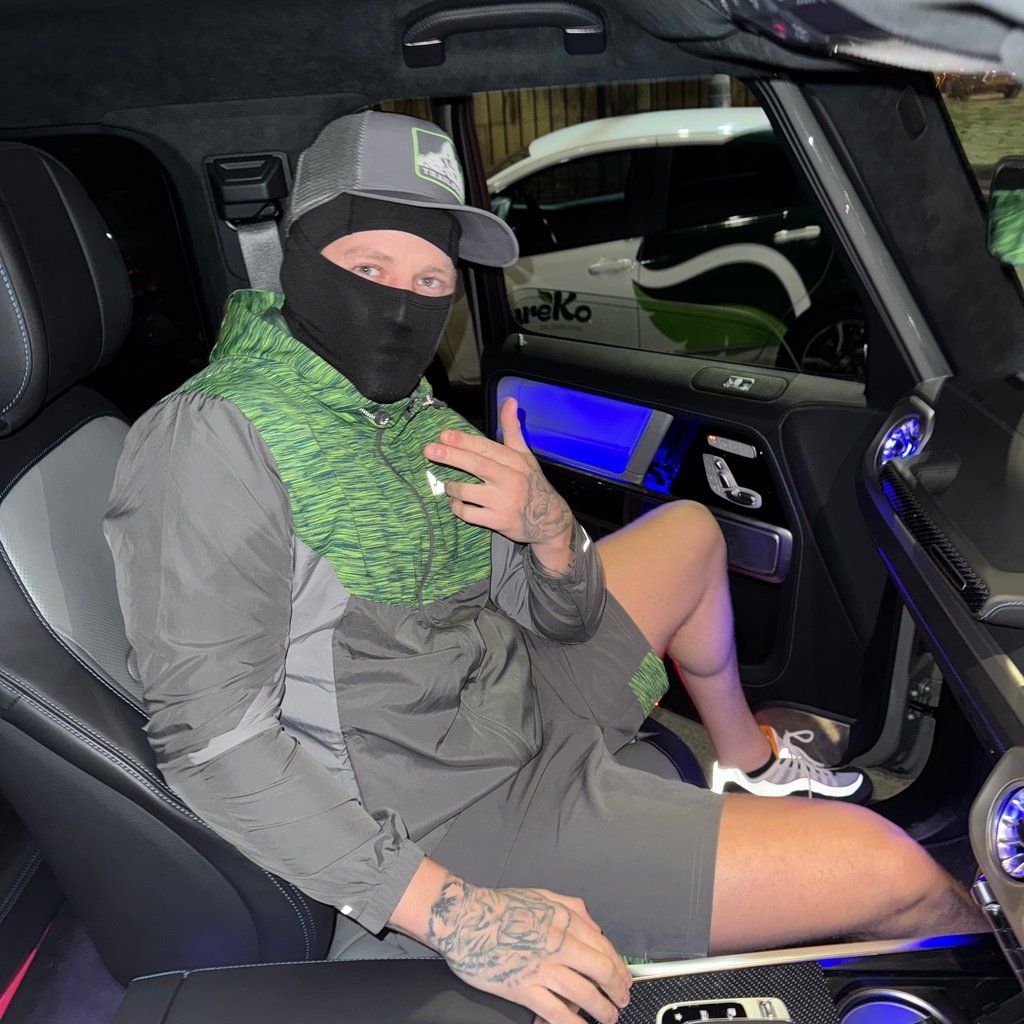 Takerisk headline show