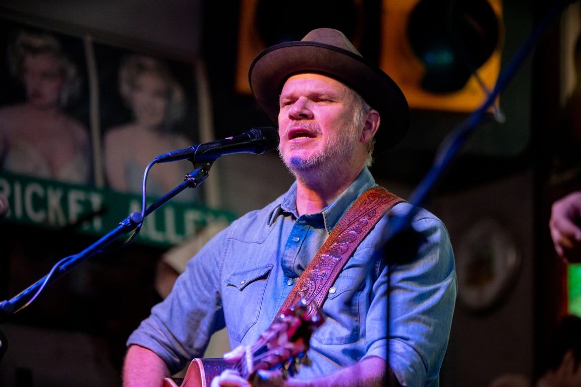 Jason Eady Acoustic Show