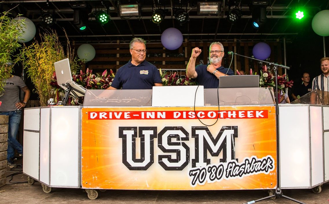 USM drive in discotheek