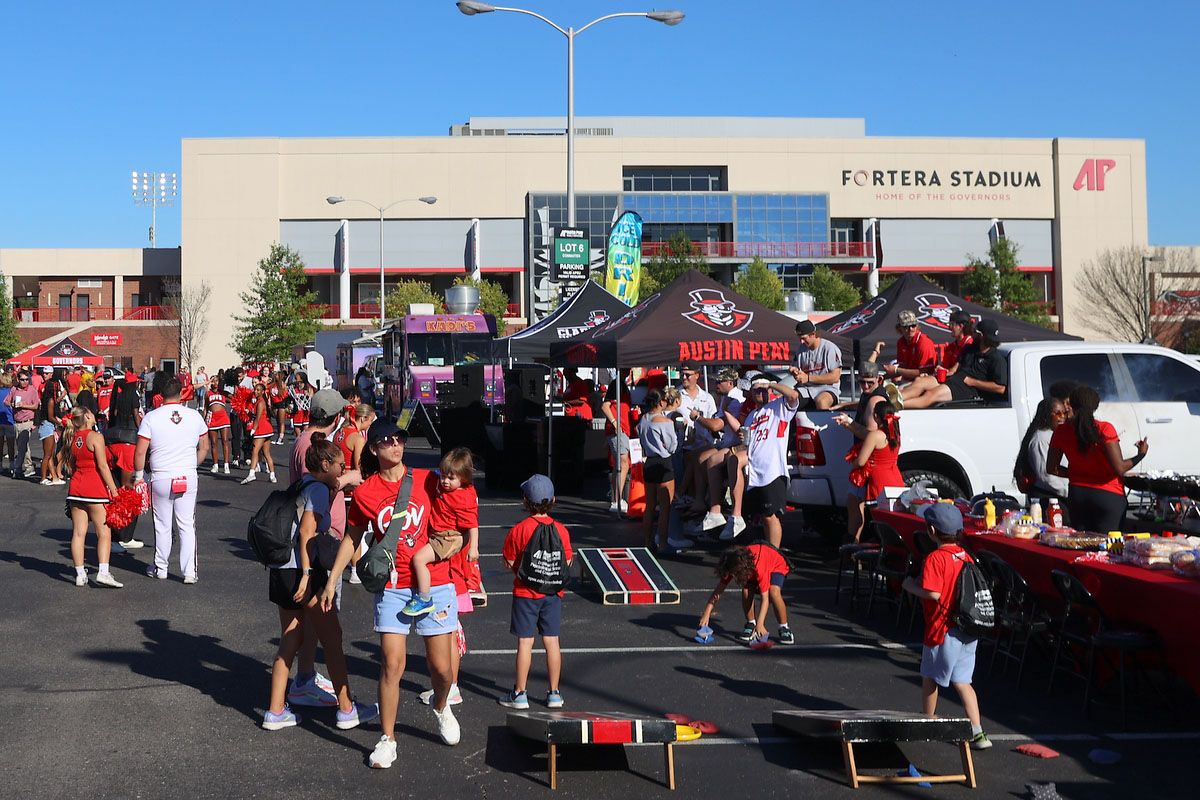 Parking Austin Peay Governors at Southern Illinois Salukis Mens Basketball
