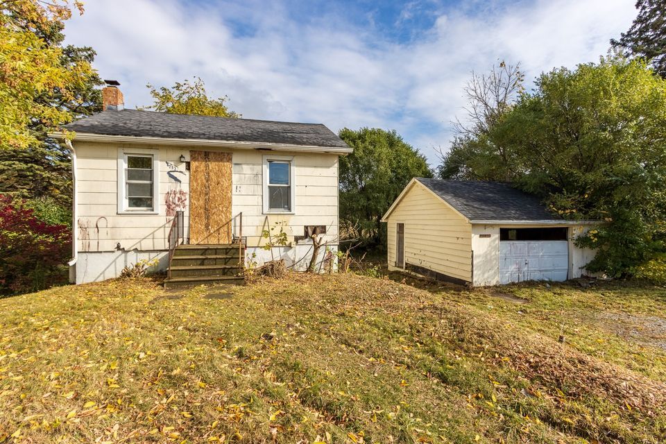 FEATURED HOME 2293 Utley Rd, Flint Township