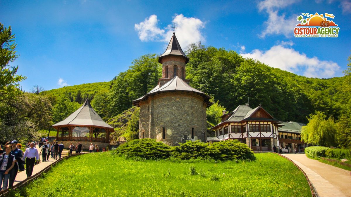 PELERINAJ 2 ZILE MANASTIRILE IZBUC \u2013 PRISLOP \u2013 LAINICI