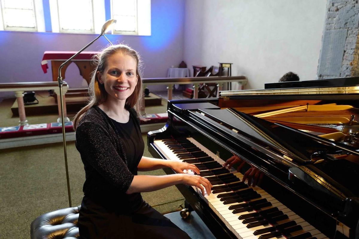 Aileen Cahill - piano